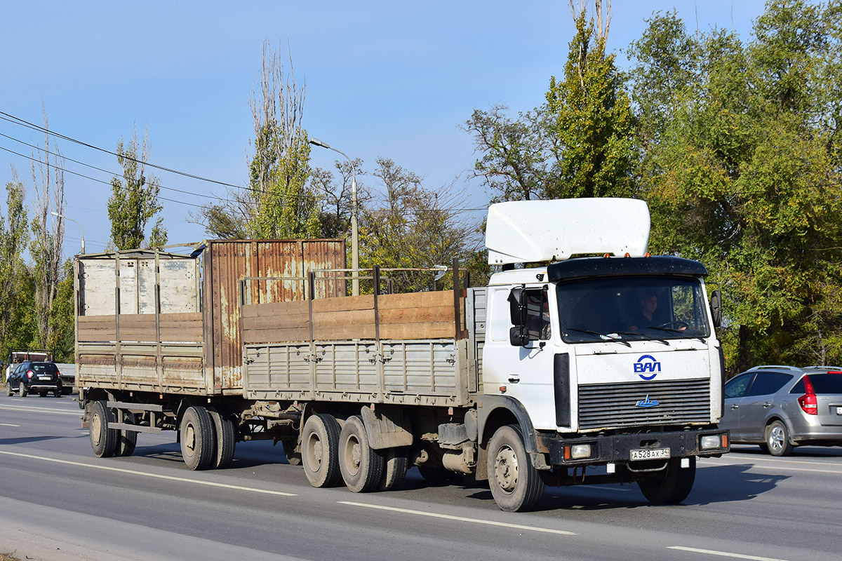 Волгоградская область, № А 528 АХ 34 — МАЗ-630305