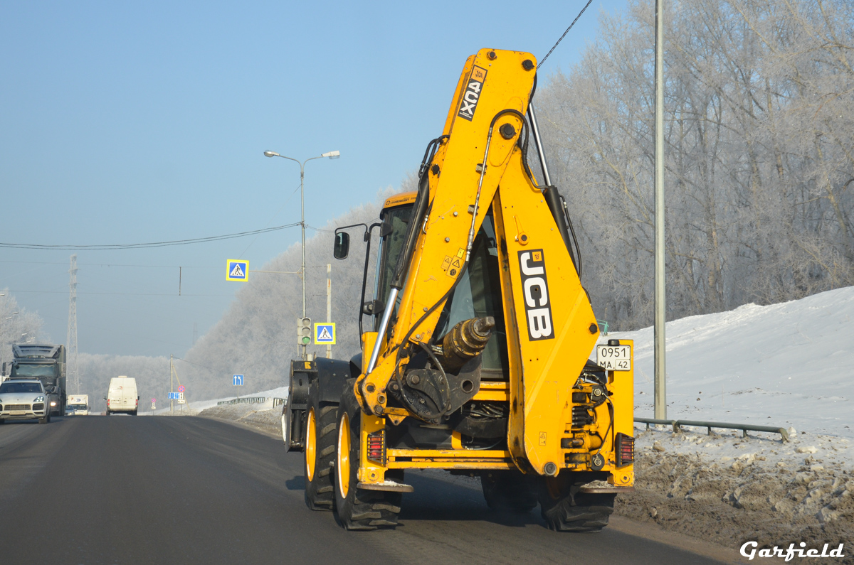 Кемеровская область, № 0951 МА 42 — JCB 4CX