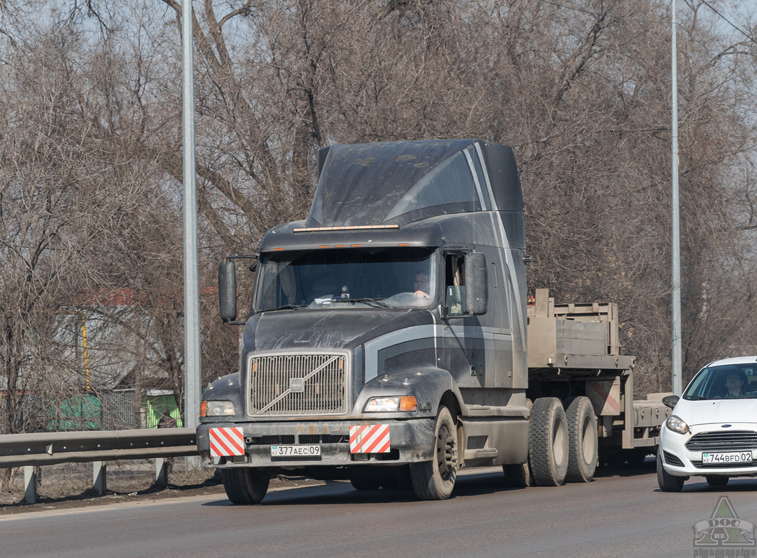 Карагандинская область, № 377 AEC 09 — Volvo VNL610