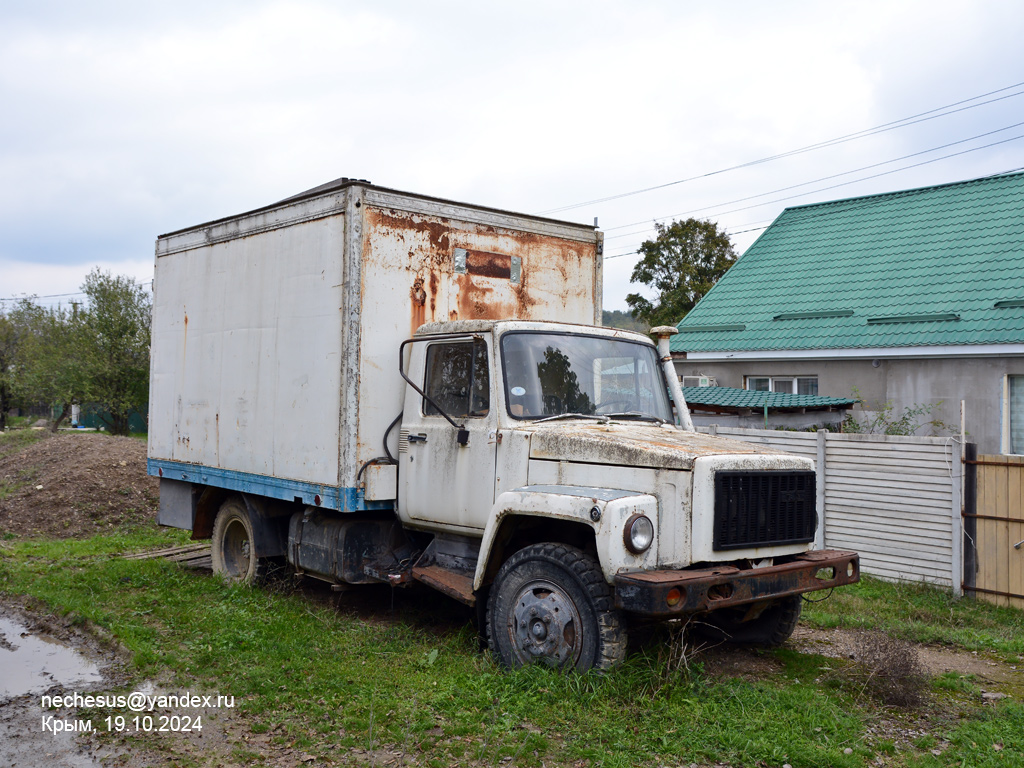 Крым, № (82) Б/Н 0072 — ГАЗ-4301; Крым — Автомобили без номеров