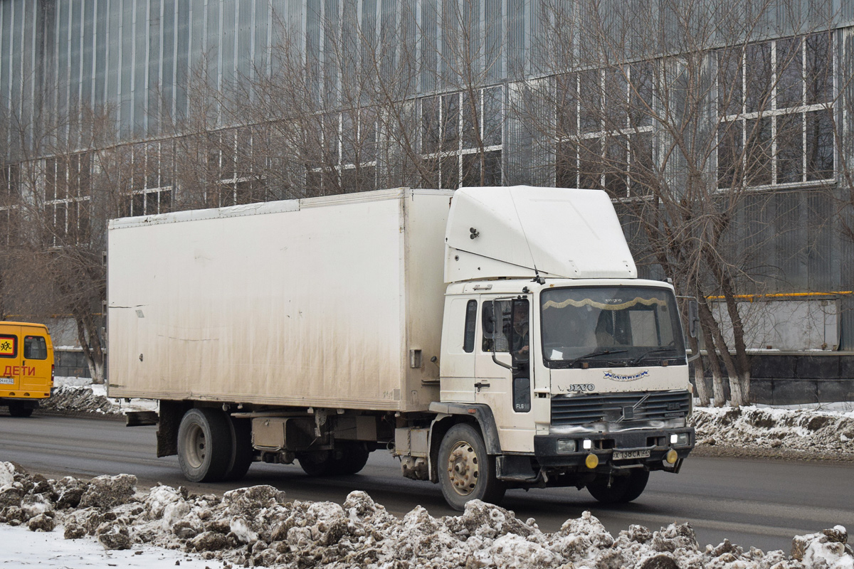 Алтайский край, № Х 138 СА 22 — Volvo FL6