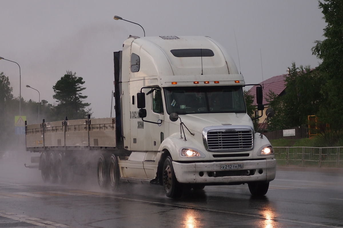 Ханты-Мансийский автоном.округ, № Х 212 ТН 86 — Freightliner Columbia