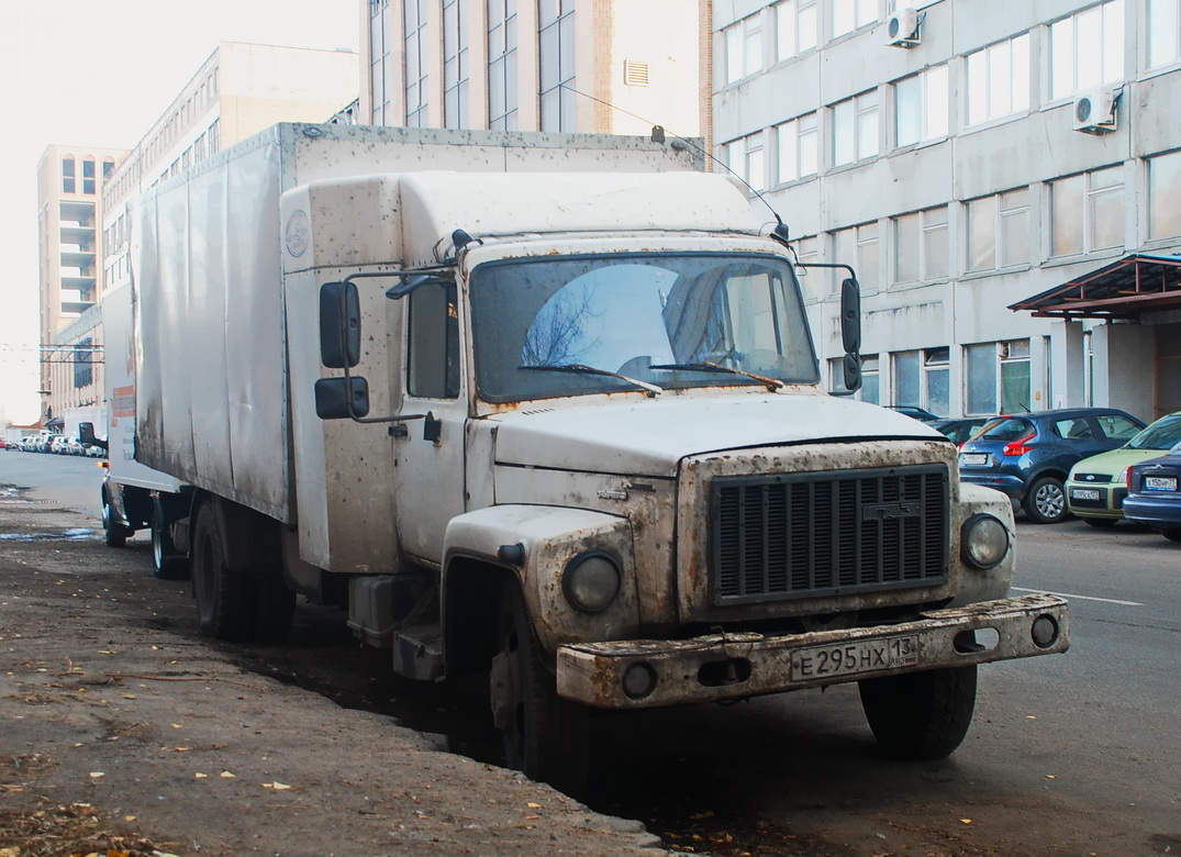 Мордовия, № Е 295 НХ 13 — ГАЗ-3309