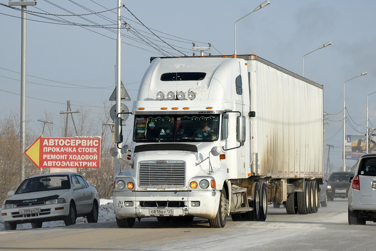 Приморский край, № О 818 ВУ 125 — Freightliner Century Class