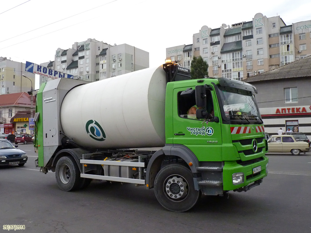 Крым, № 17 — Mercedes-Benz Axor 1823