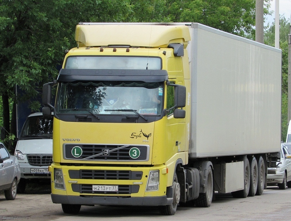 Ивановская область, № Н 213 РТ 37 — Volvo ('2002) FH12.400