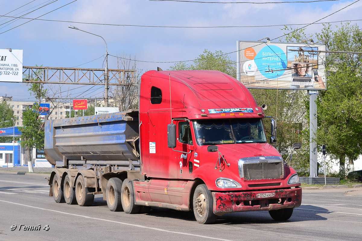 Волгоградская область, № Р 052 КМ 34 — Freightliner Columbia