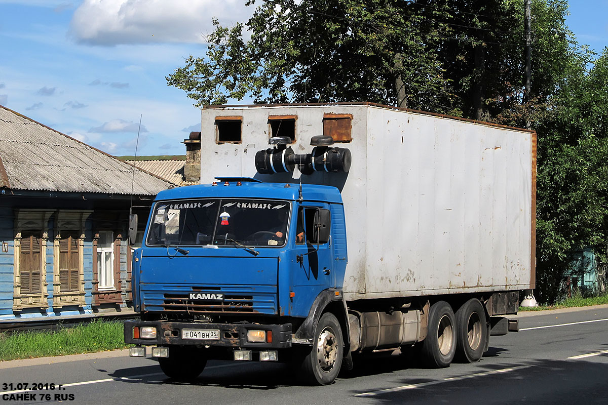 Дагестан, № Е 041 ВН 05 — КамАЗ-53212