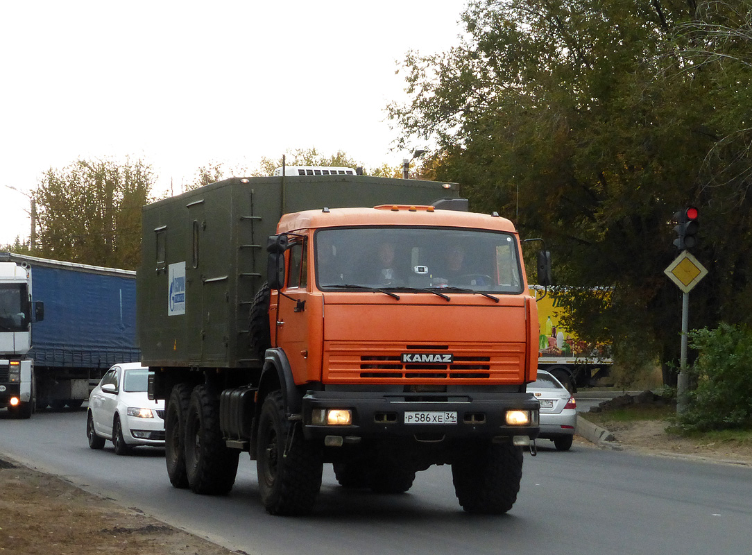 Волгоградская область, № Р 586 ХЕ 34 — КамАЗ-43118-15 [43118R]