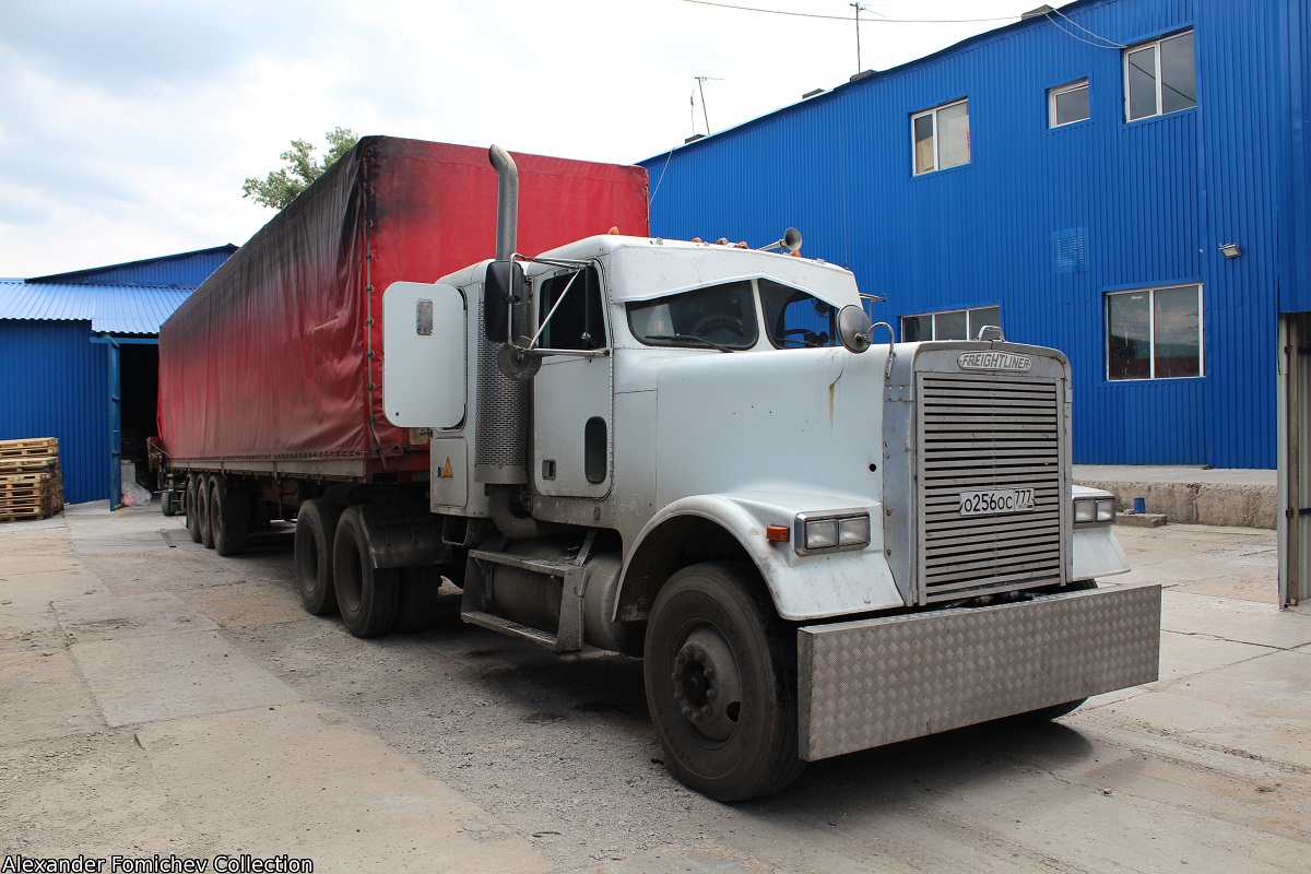 Москва, № О 256 ОС 777 — Freightliner FLC 120
