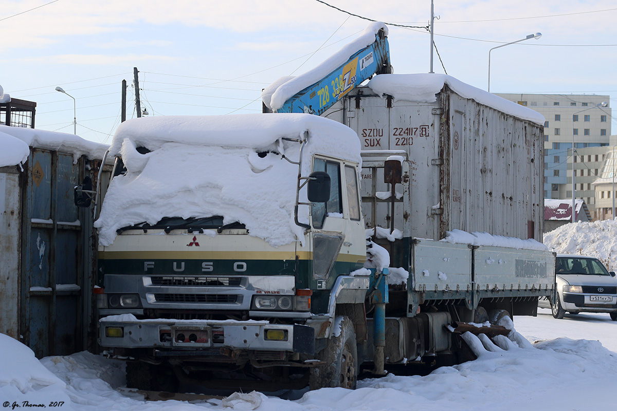 Саха (Якутия), № Р 252 ВХ 14 — Mitsubishi Fuso The Great