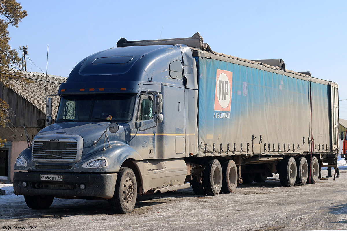 Томская область, № Р 596 ВЕ 70 — Freightliner Columbia