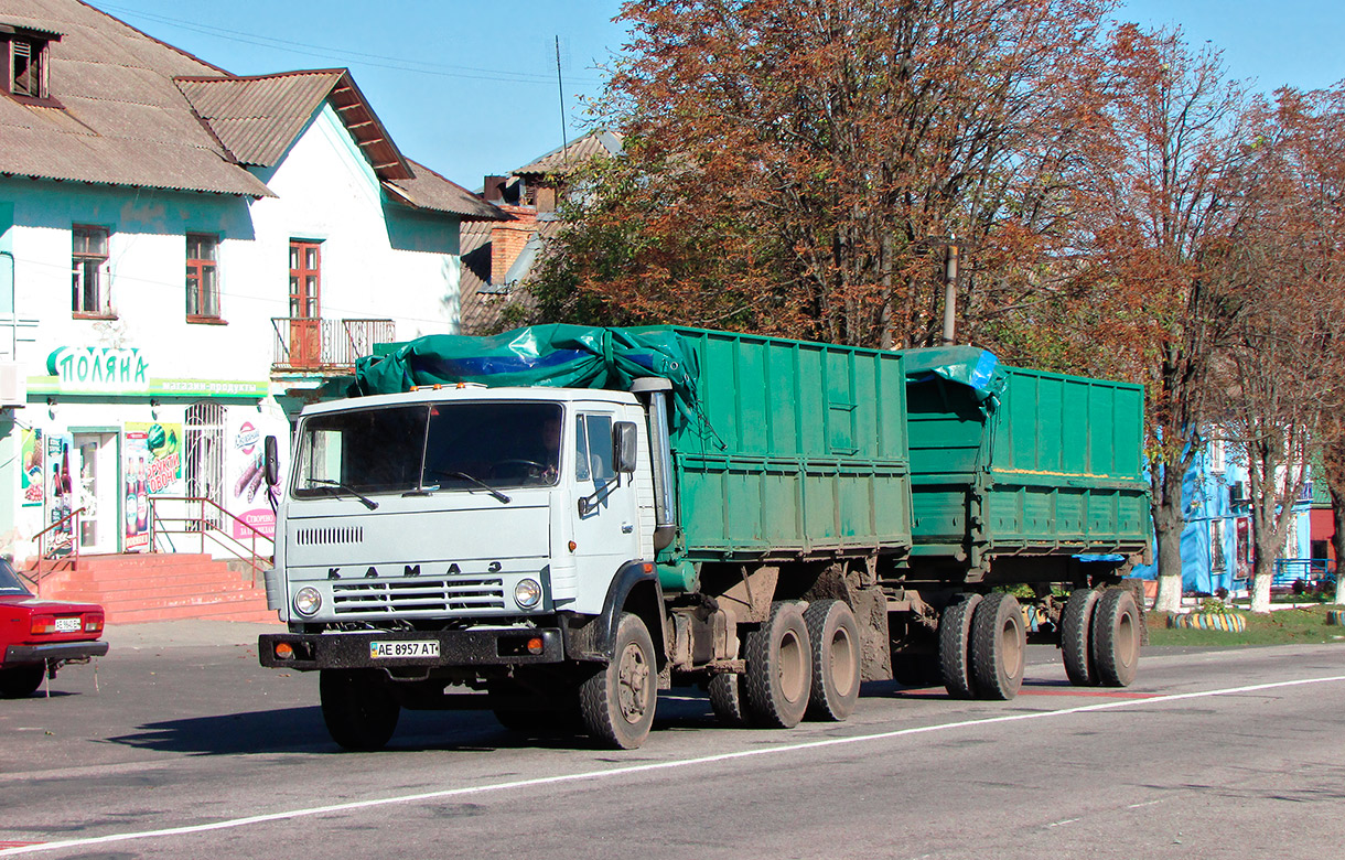 Днепропетровская область, № АЕ 8957 АТ — КамАЗ-5320