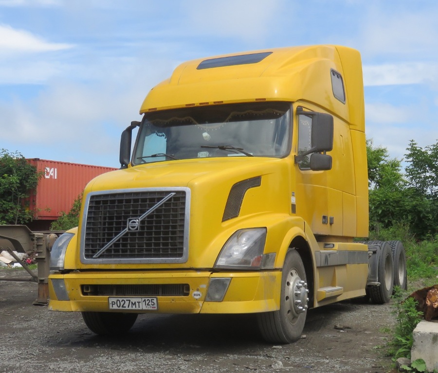 Приморский край, № Р 027 МТ 125 — Volvo VNL670