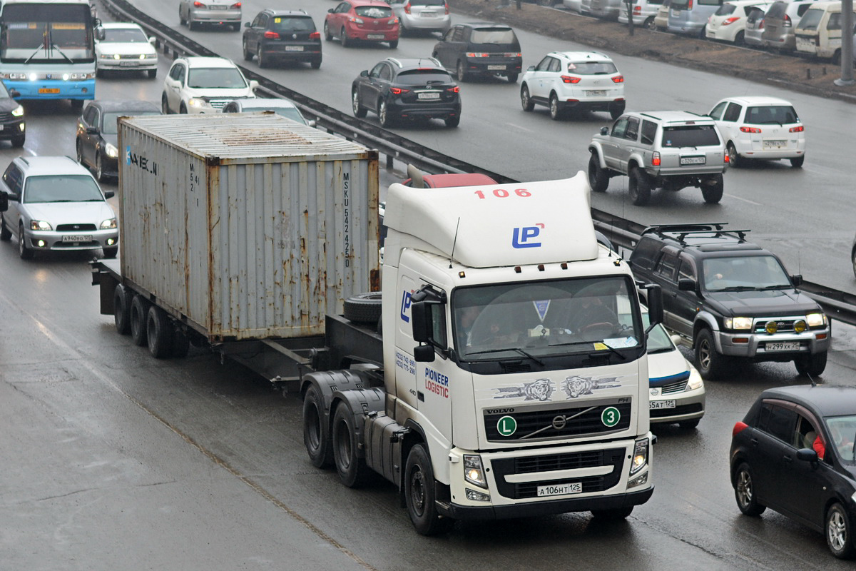 Приморский край, № А 106 НТ 125 — Volvo ('2008) FH.440