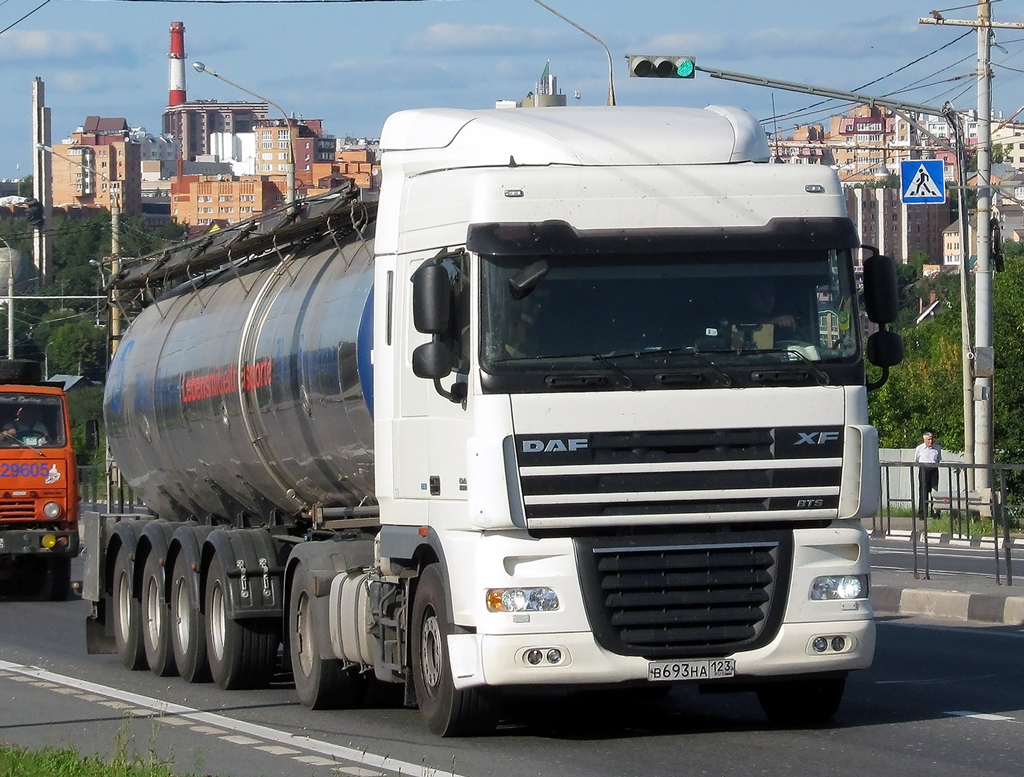 Краснодарский край, № В 693 НА 123 — DAF XF105 FT