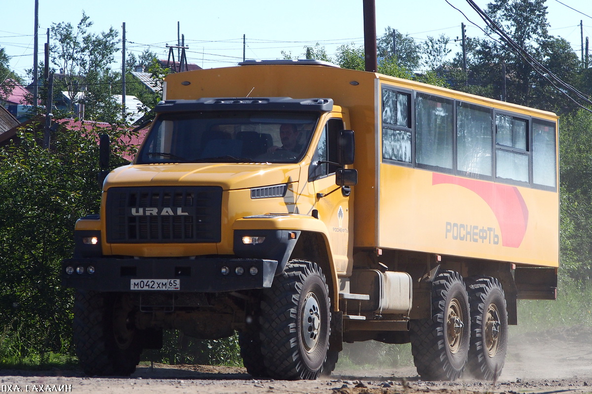 Сахалинская область, № М 042 ХМ 65 — Урал NEXT 3255-71