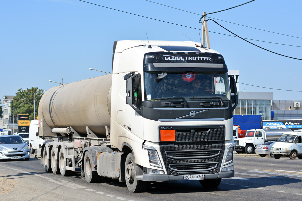 Краснодарский край, № С 044 ТВ 123 — Volvo ('2012) FH.420