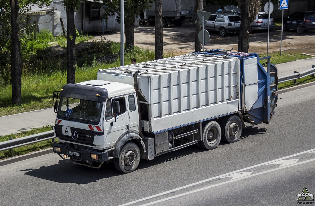 Алматы, № 209 DWA 02 — Mercedes-Benz SK 2524
