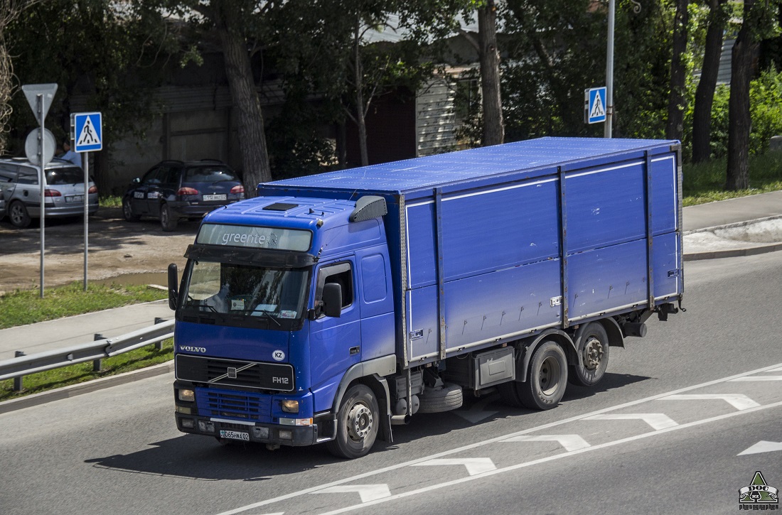 Алматы, № 065 HWA 02 — Volvo ('1993) FH12.420