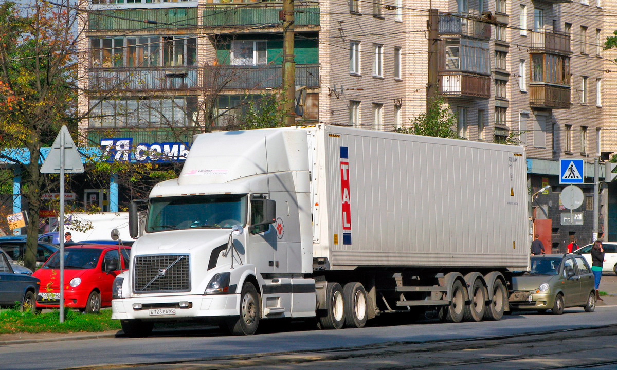 Псковская область, № Е 123 ЕА 60 — Volvo VNL630