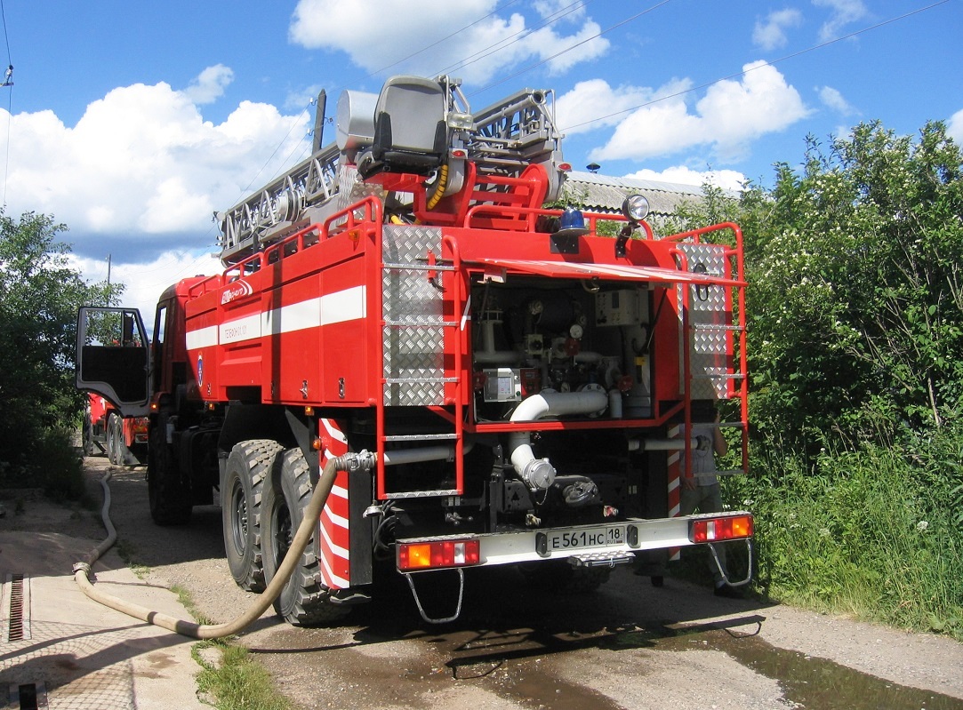 Удмуртия, № Е 561 НС 18 — КамАЗ-43118 (общая модель)