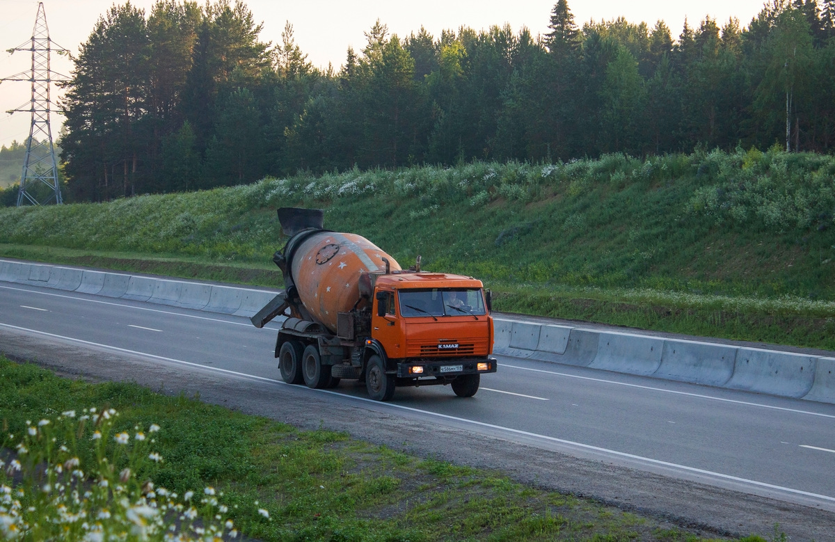 Пермский край, № Е 586 МУ 159 — КамАЗ-53229-02 [53229C]