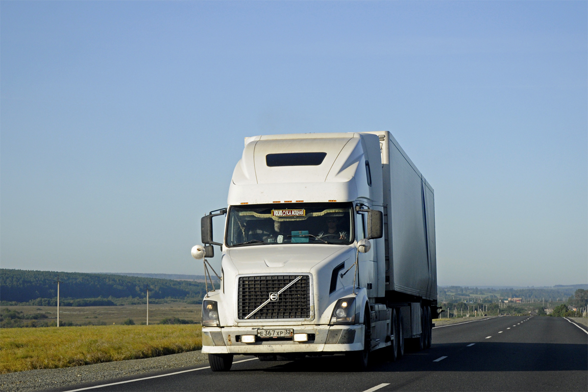Брянская область, № Е 367 ХР 32 — Volvo VNL670