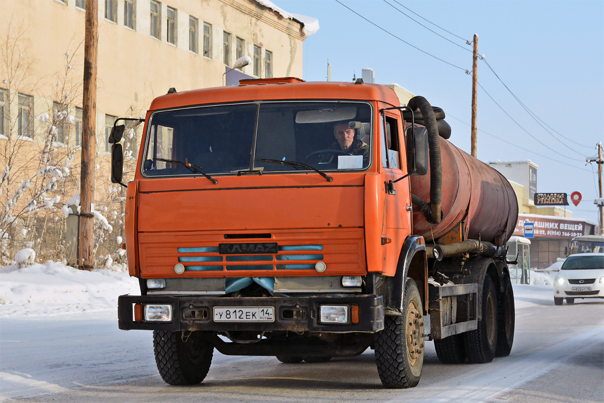 Саха (Якутия), № У 812 ЕК 14 — КамАЗ-53215-15 [53215R]
