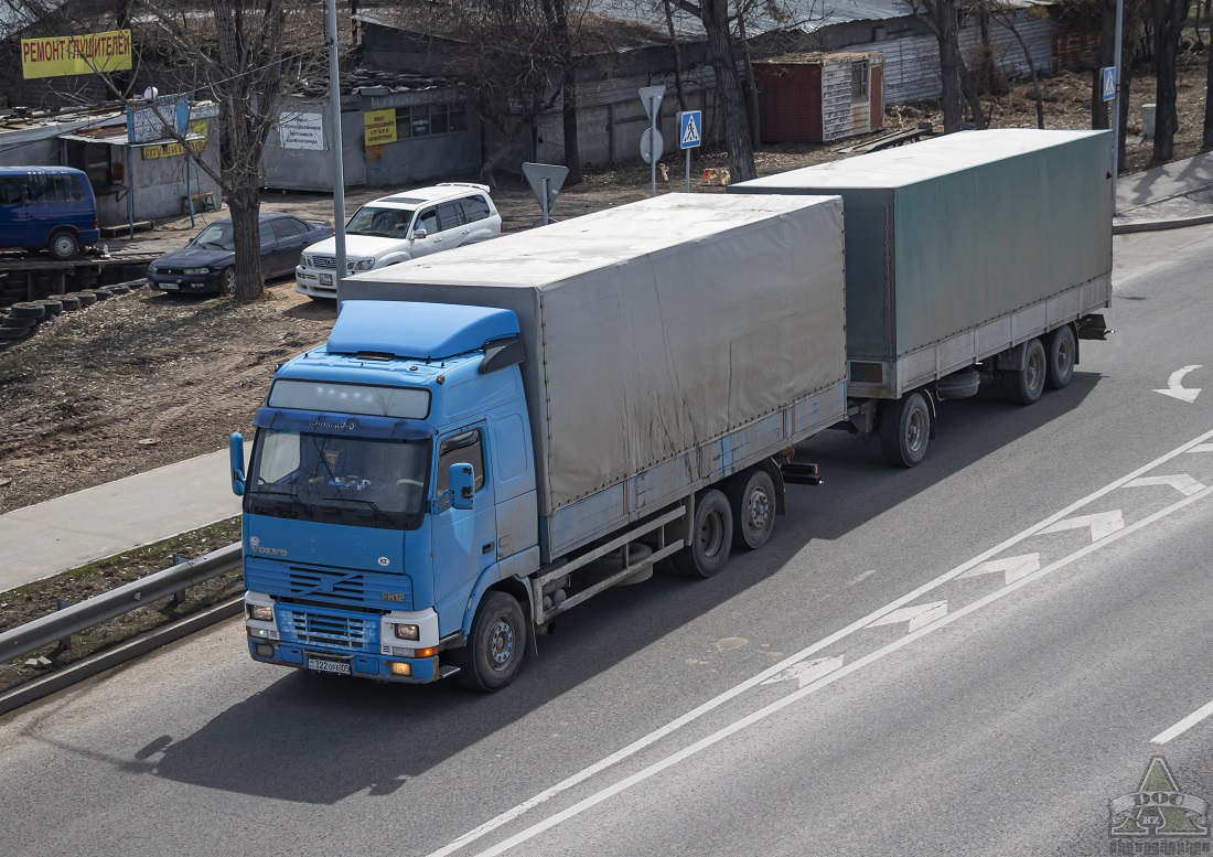 Алматинская область, № 322 OFB 05 — Volvo ('1993) FH12.420