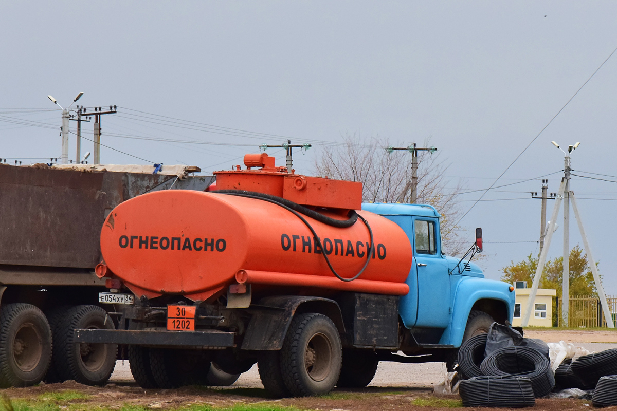 Волгоградская область, № Е 054 ХУ 34 — ЗИЛ-431412
