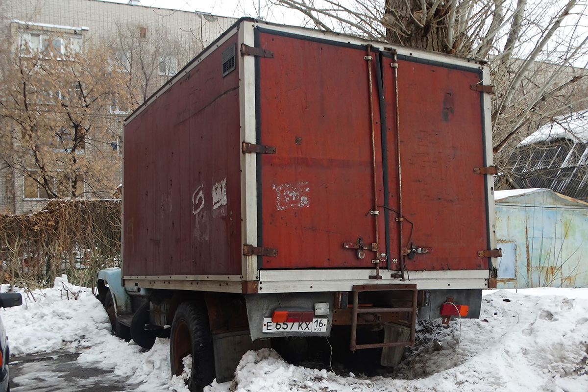 Татарстан, № Е 657 КХ 16 — ГАЗ-3306