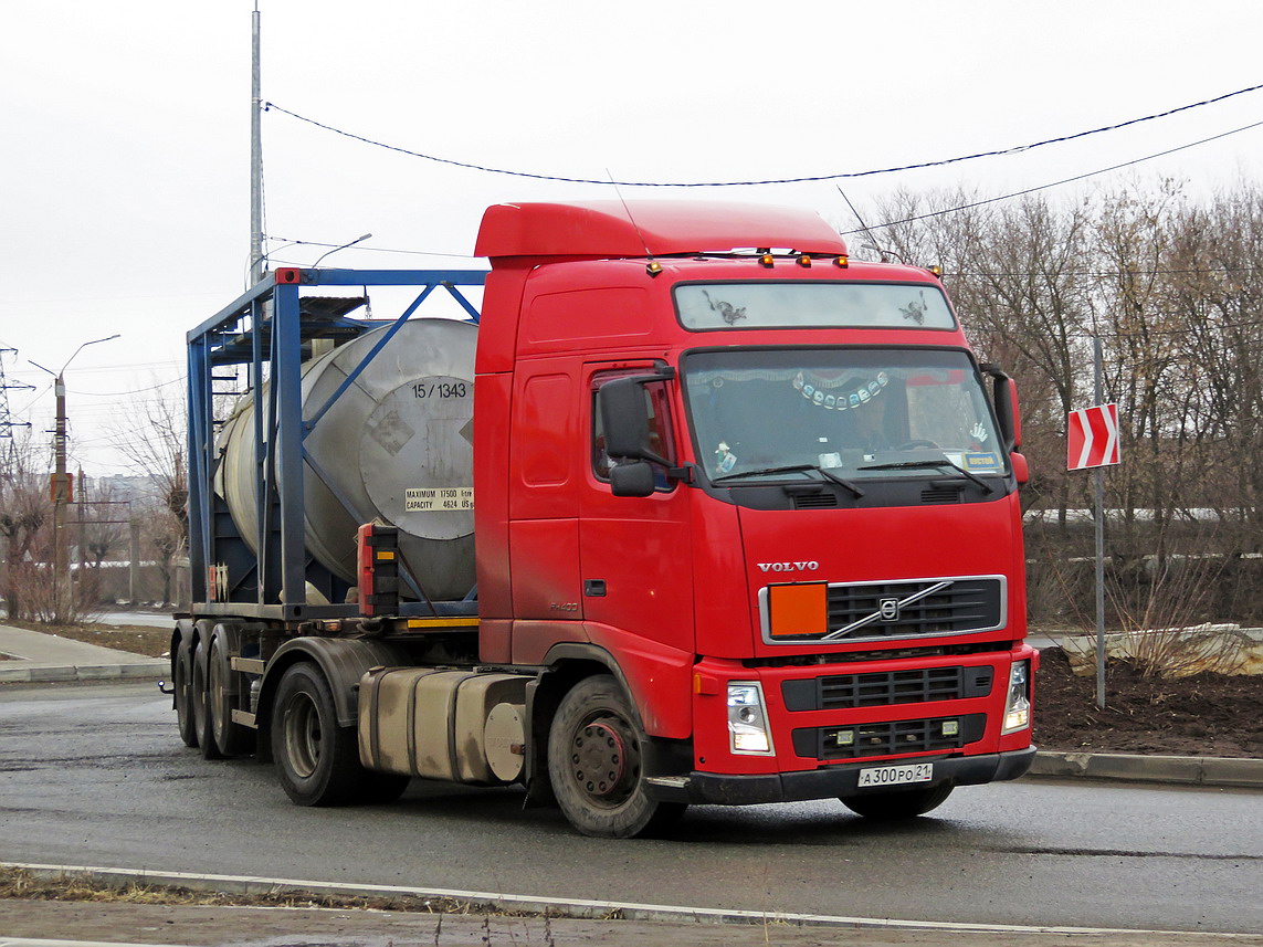 Чувашия, № А 300 РО 21 — Volvo ('2002) FH12.400