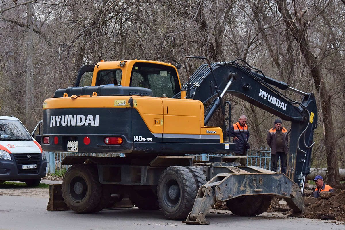 Волгоградская область, № 8338 ВЕ 34 — Hyundai R140W