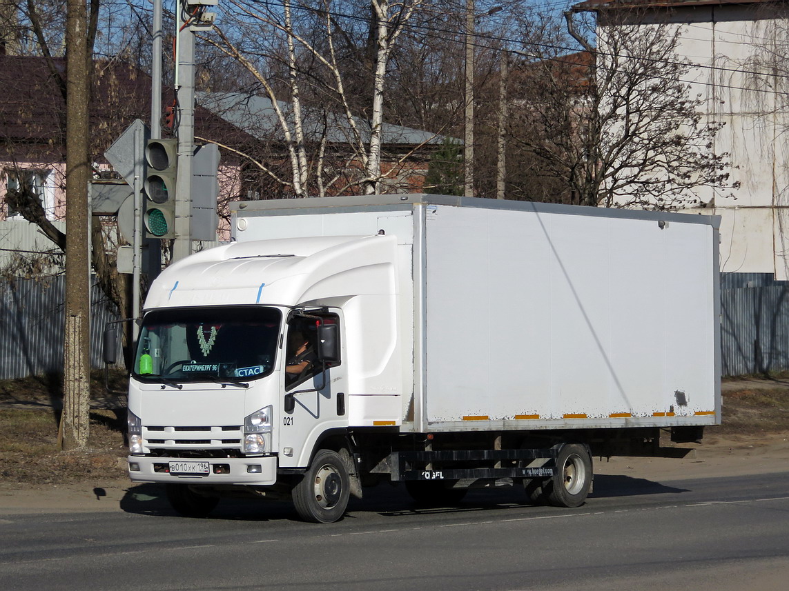 Свердловская область, № В 010 ХК 196 — Isuzu NРR75 [Z7X]