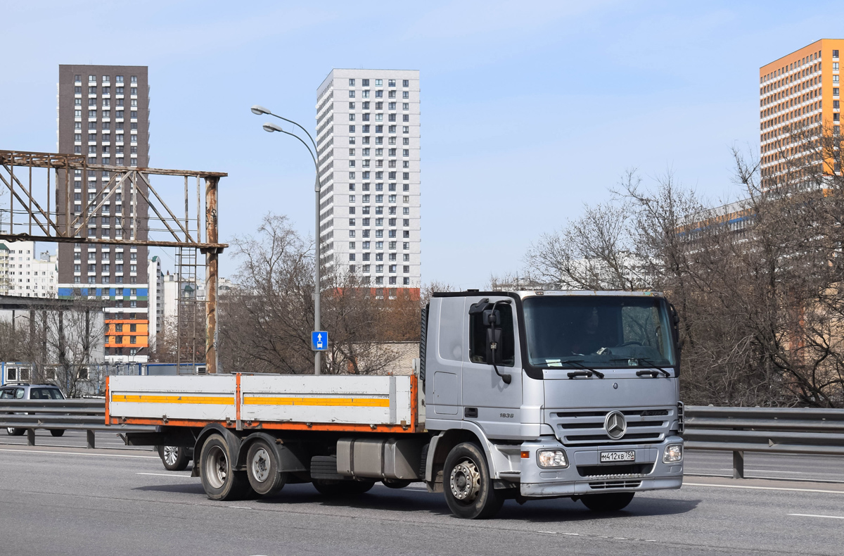 Московская область, № М 412 ХВ 750 — Mercedes-Benz Actros ('2003) 1836