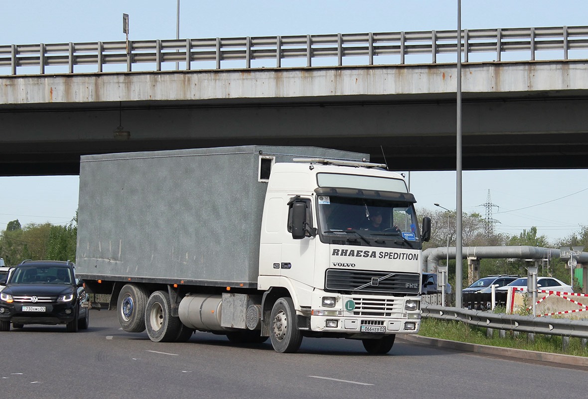 Алматы, № 066 KEB 02 — Volvo ('1993) FH12.420