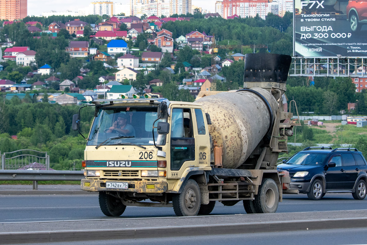 Томская область, № Р 742 ВХ 70 — Isuzu Forward (общая модель)
