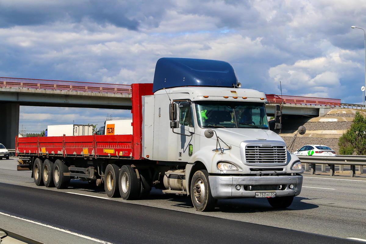 Мурманская область, № А 753 ХС 51 — Freightliner Columbia