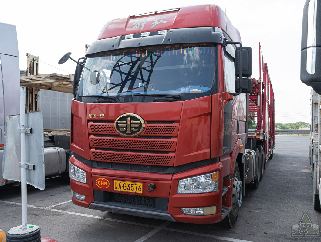 Китай, № 新A-G3576 — FAW J6 CA4250