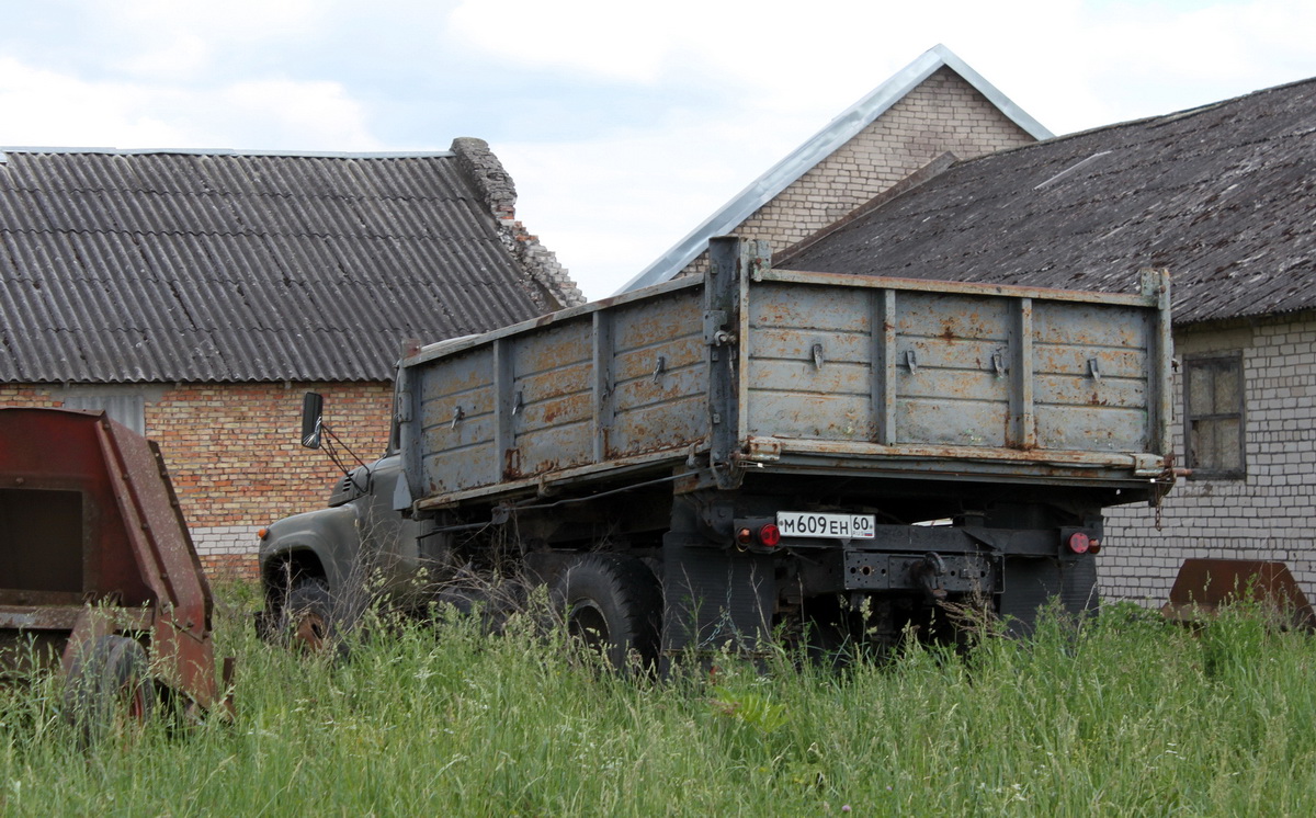 Псковская область, № М 609 ЕН 60 — ЗИЛ-495710