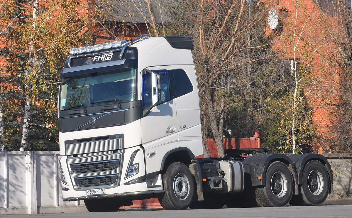 Татарстан, № О 300 СУ 716 — Volvo ('2012) FH16.600