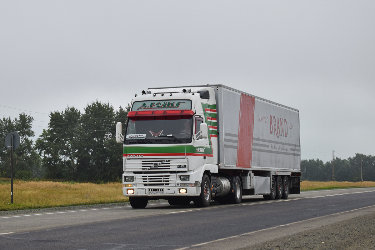 Алтайский край, № Е 592 КТ 154 — Volvo ('1993) FH12.460