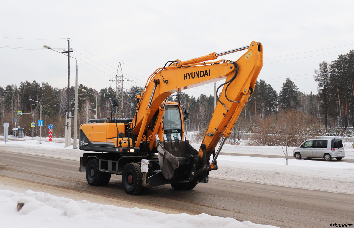 Красноярский край, № 1705 КУ 24 — Hyundai R210W-9S