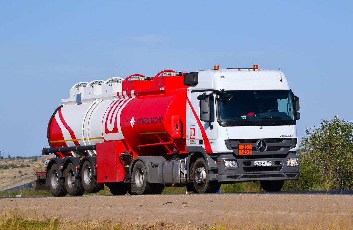 Волгоградская область, № О 924 УМ 750 — Mercedes-Benz Actros '09 1844 [Z9M]