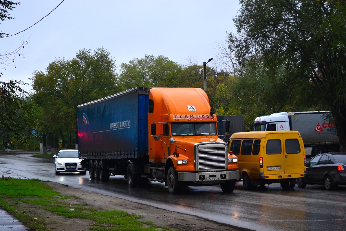 Волгоградская область, № В 656 ХХ 134 — Freightliner FLD 120 SD