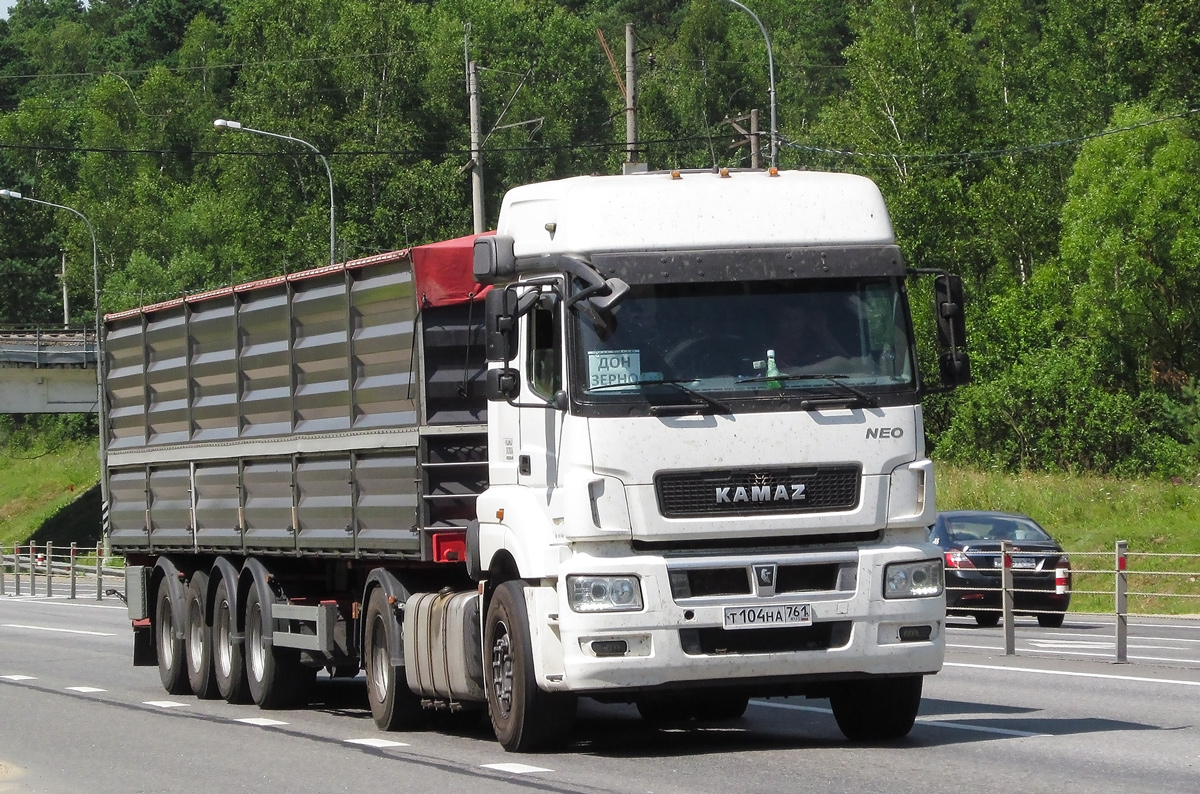 Ростовская область, № Т 104 НА 761 — КамАЗ-5490-S5