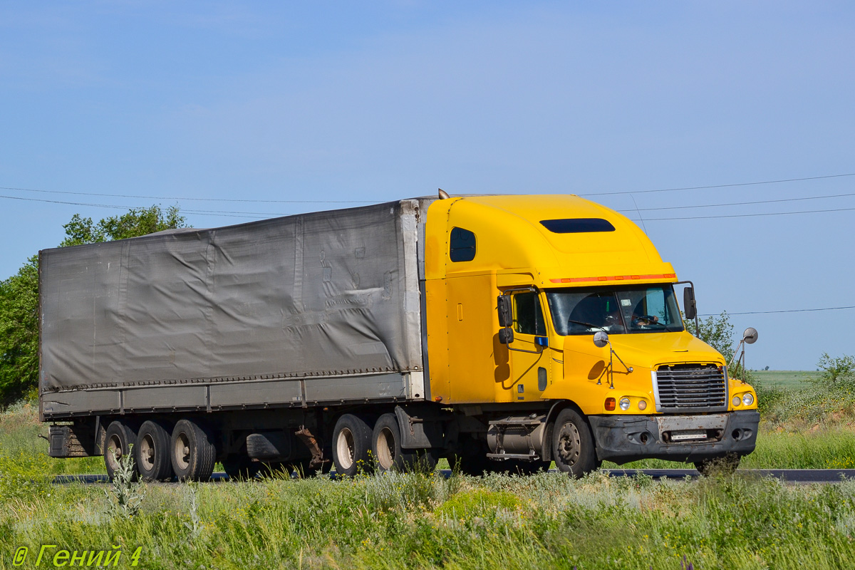 Карачаево-Черкесия, № Т 230 ОО 09 — Freightliner Century Class