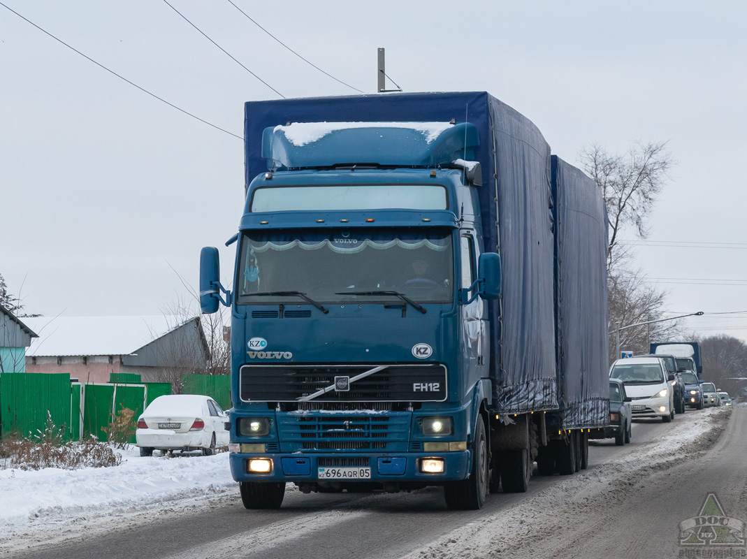 Алматинская область, № 696 AQR 05 — Volvo ('1993) FH12.420