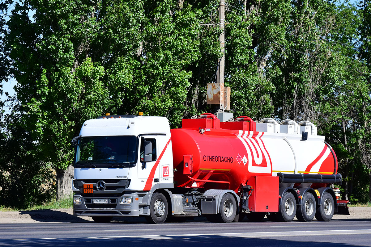 Волгоградская область, № М 121 ТМ 750 — Mercedes-Benz Actros '09 1841 [Z9M]